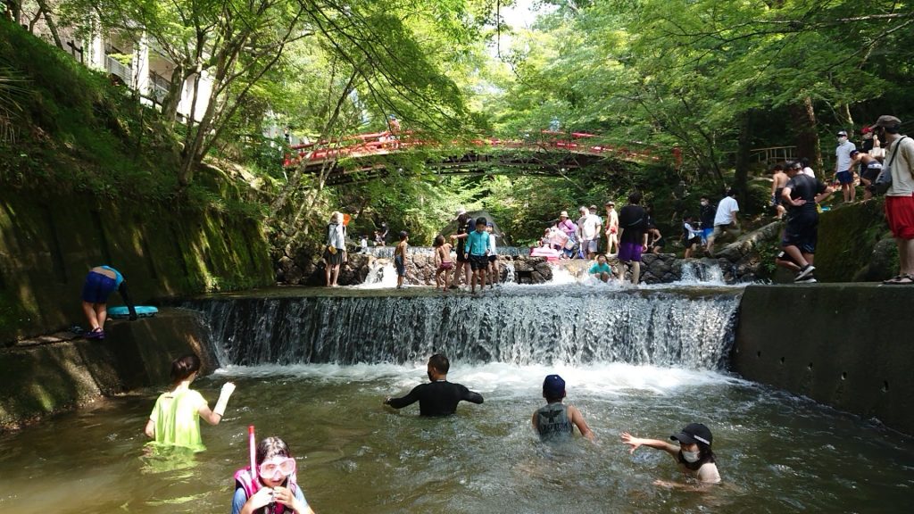 名古屋から1時間 岩屋堂公園でざぶん と飛び込んで川遊び いこかな宝塚 いこかなごや