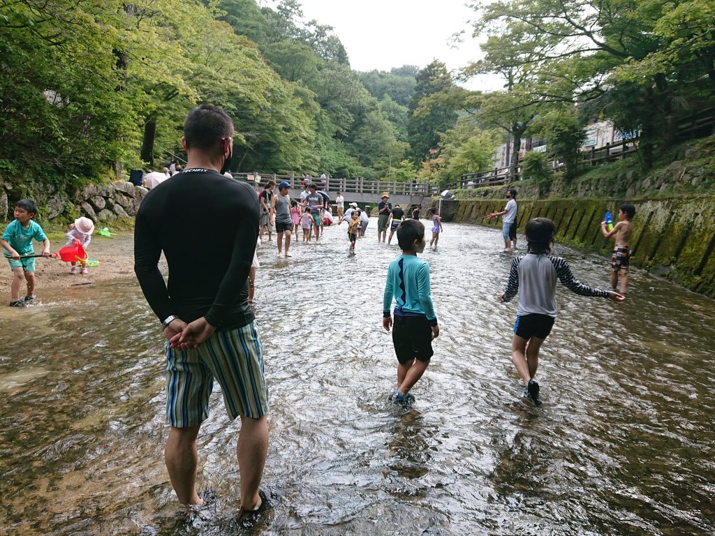 名古屋から1時間！岩屋堂公園で小さい子どもも川遊び