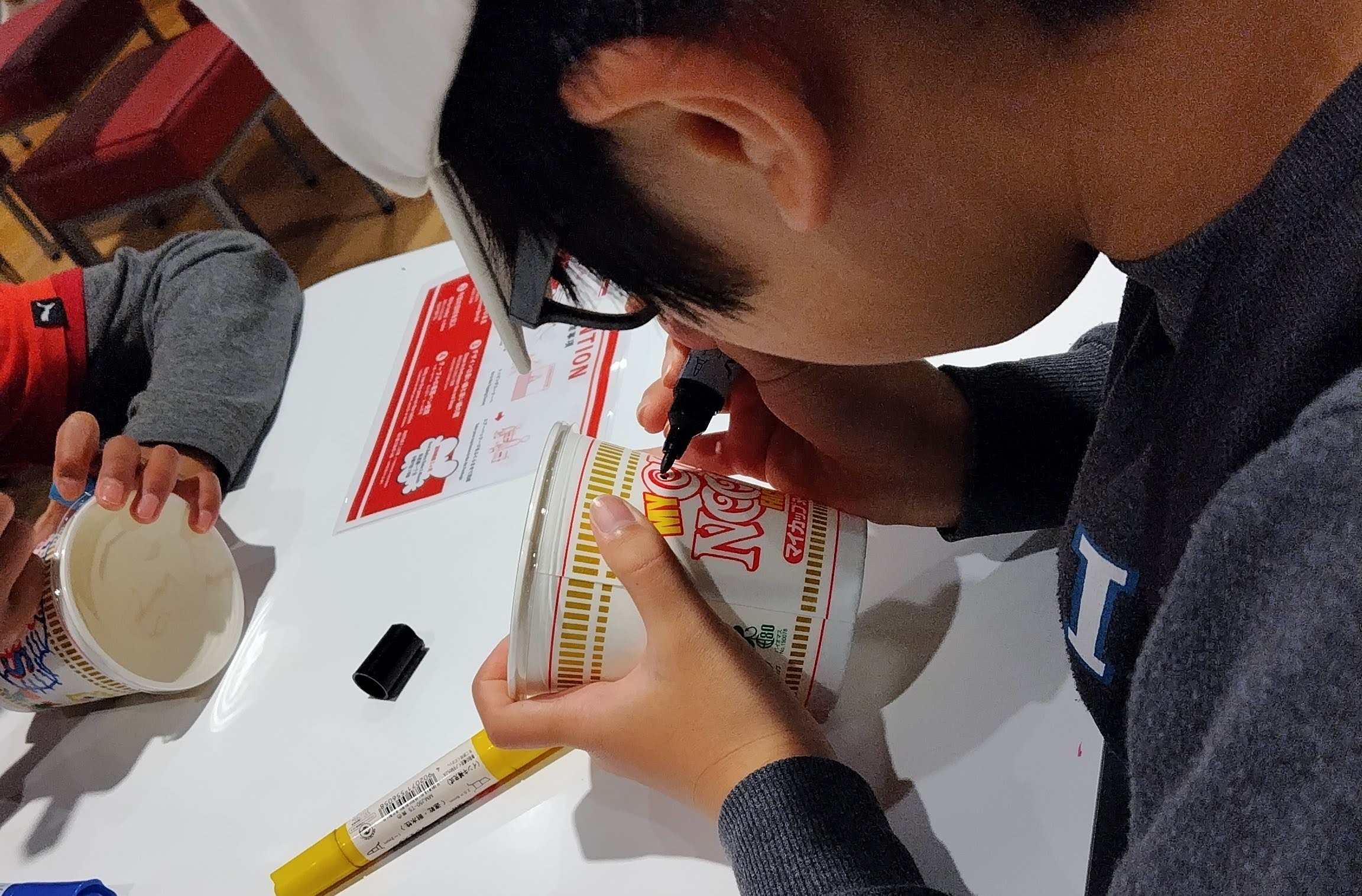 カップヌードルミュージアム 大阪池田でオリジナルカップヌードル作り