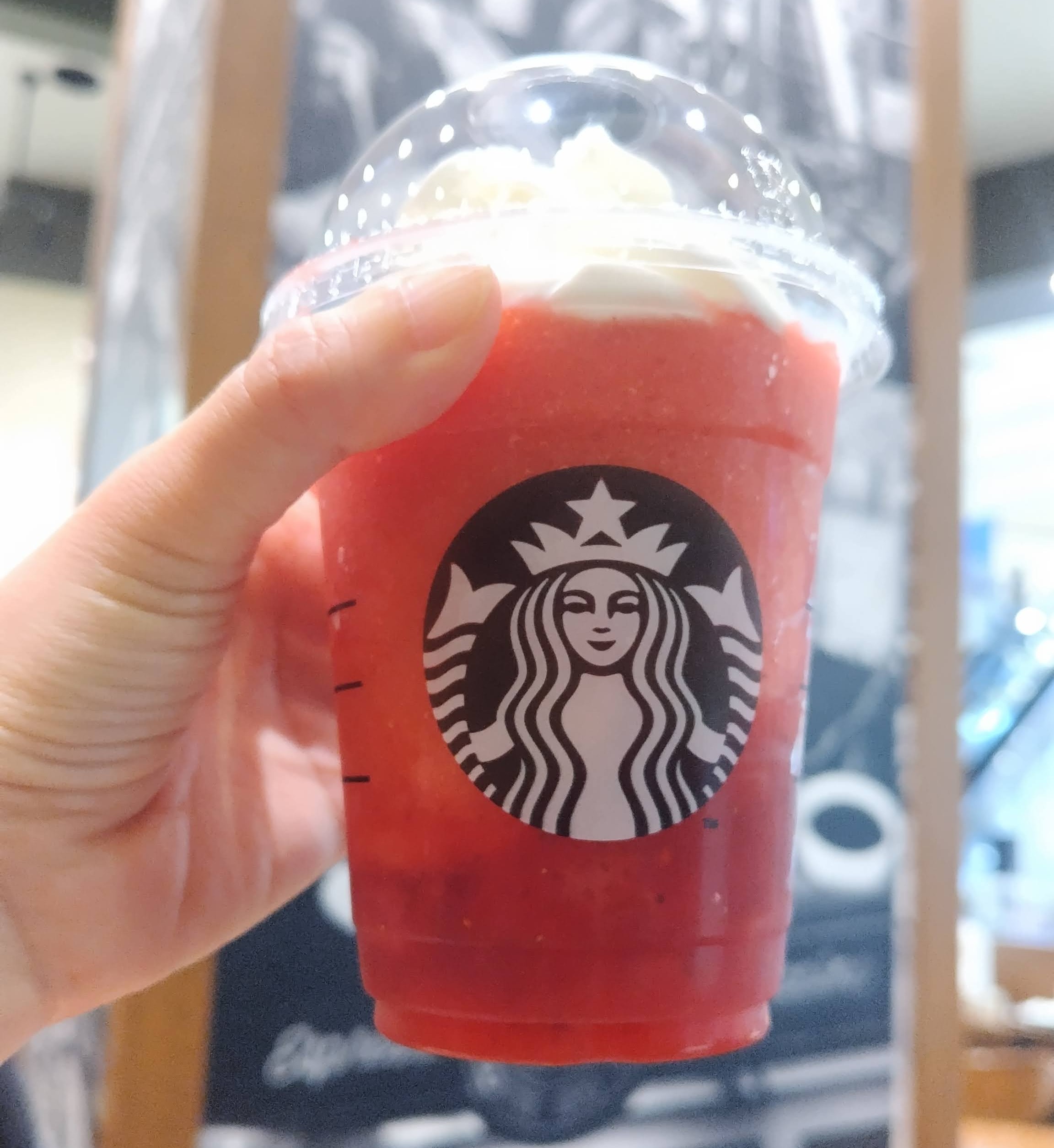 スタバのTHE 苺 フラペチーノ　季節限定　