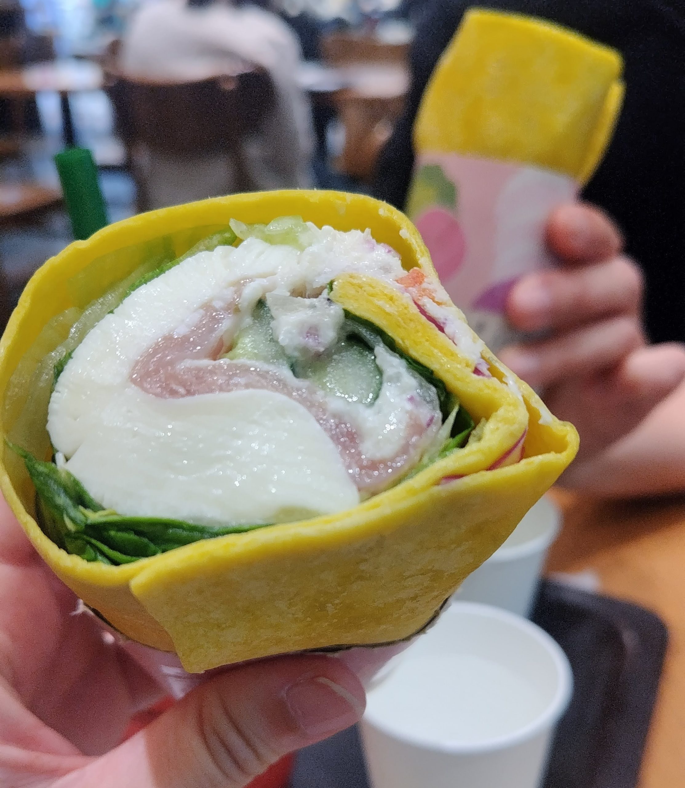 生ハム&モッツァレラチーズ サラダラップ　実食　ランチ　スタバ　おすすめ