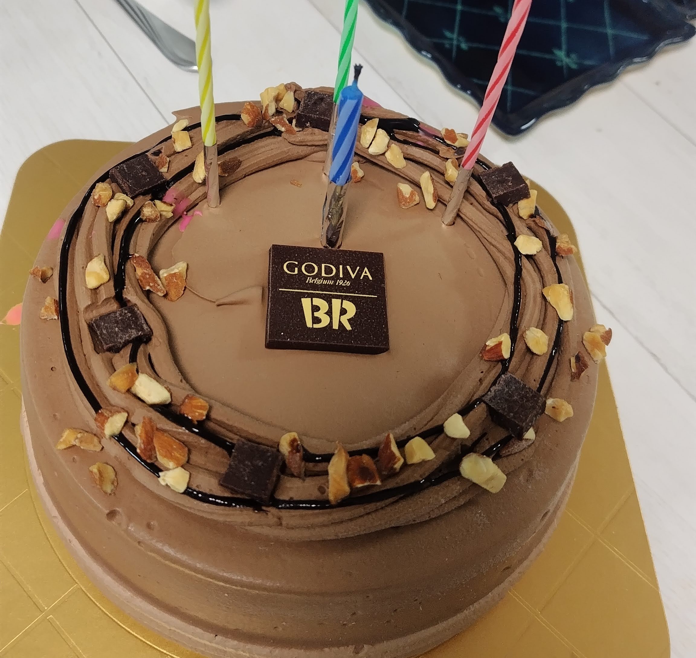 サーティワンアイスクリームのアイスクリームケーキ  ゴディバ監修　マリアージュ デュ ショコラ　食べてみた　注意点