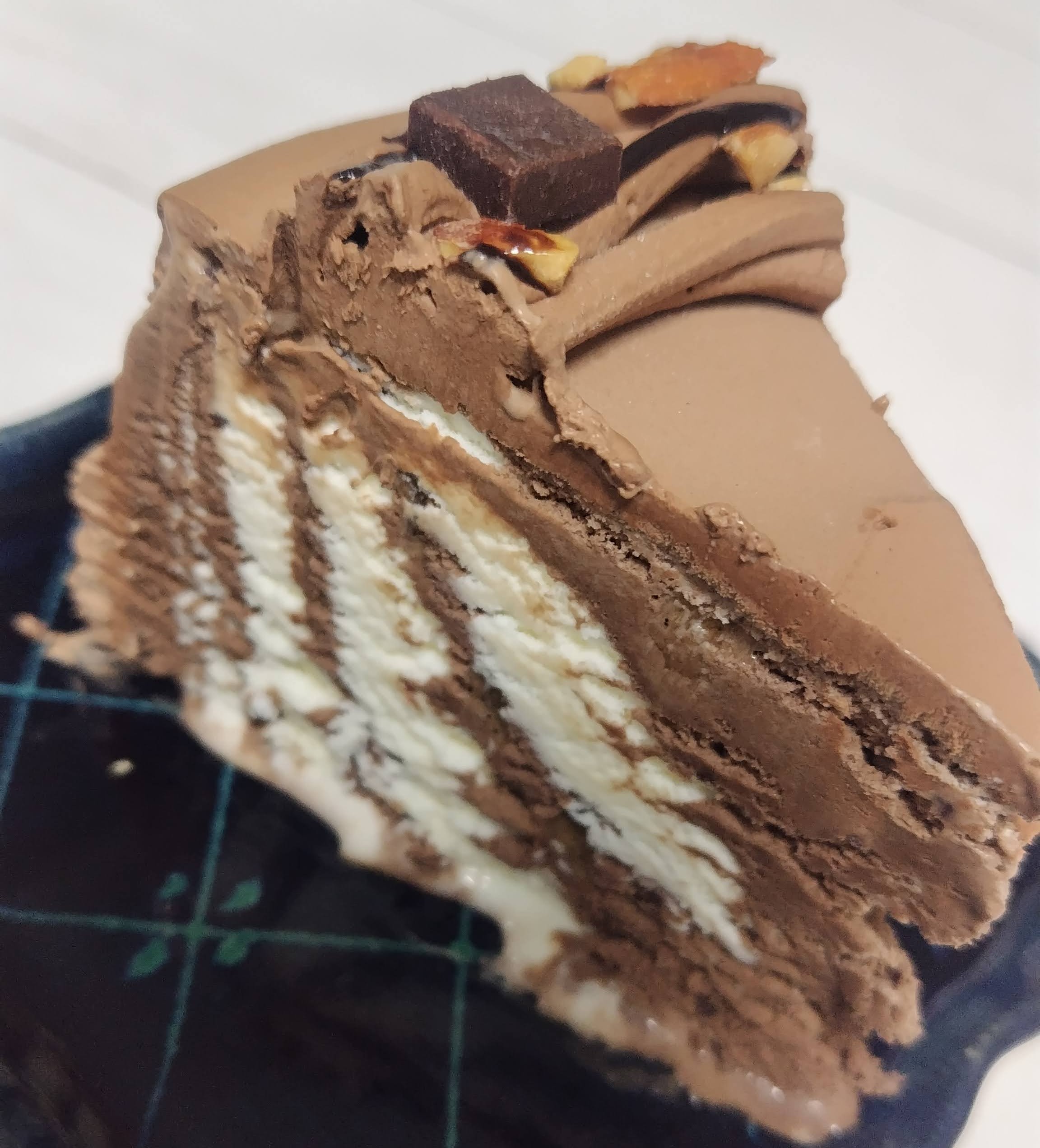 サーティワンアイスクリームのアイスクリームケーキ  ゴディバ監修　マリアージュ デュ ショコラ　食べてみた　注意点