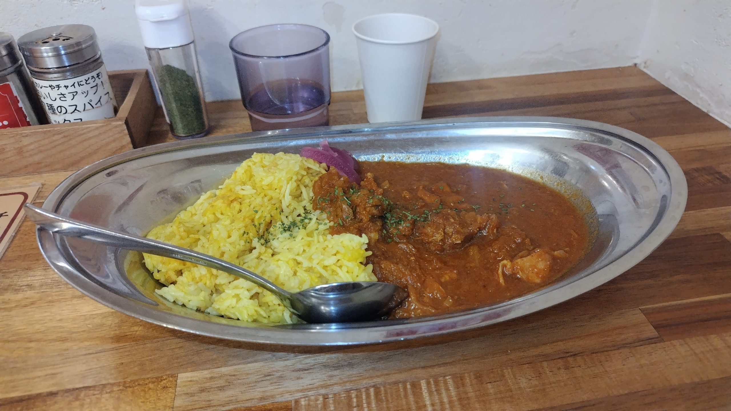 川西能勢口 おひとりさま 安い ワンコイン ランチ スパイスカレー カウンター 川西グルメ